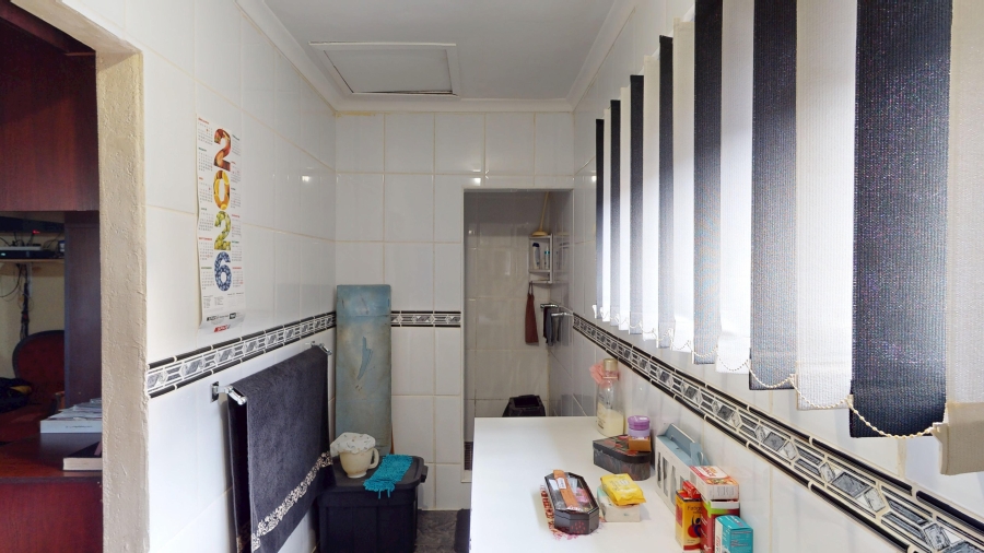 4 Bedroom Property for Sale in Gustrouw Western Cape